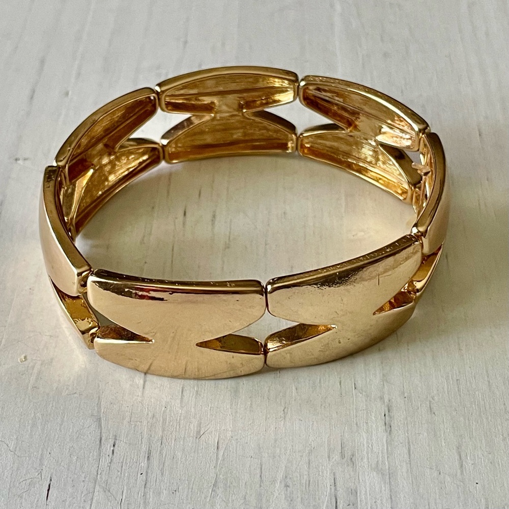 Gold tone chunky fashion bracelet, 80’s 90’s vintage? Mob wife stretch bracelet